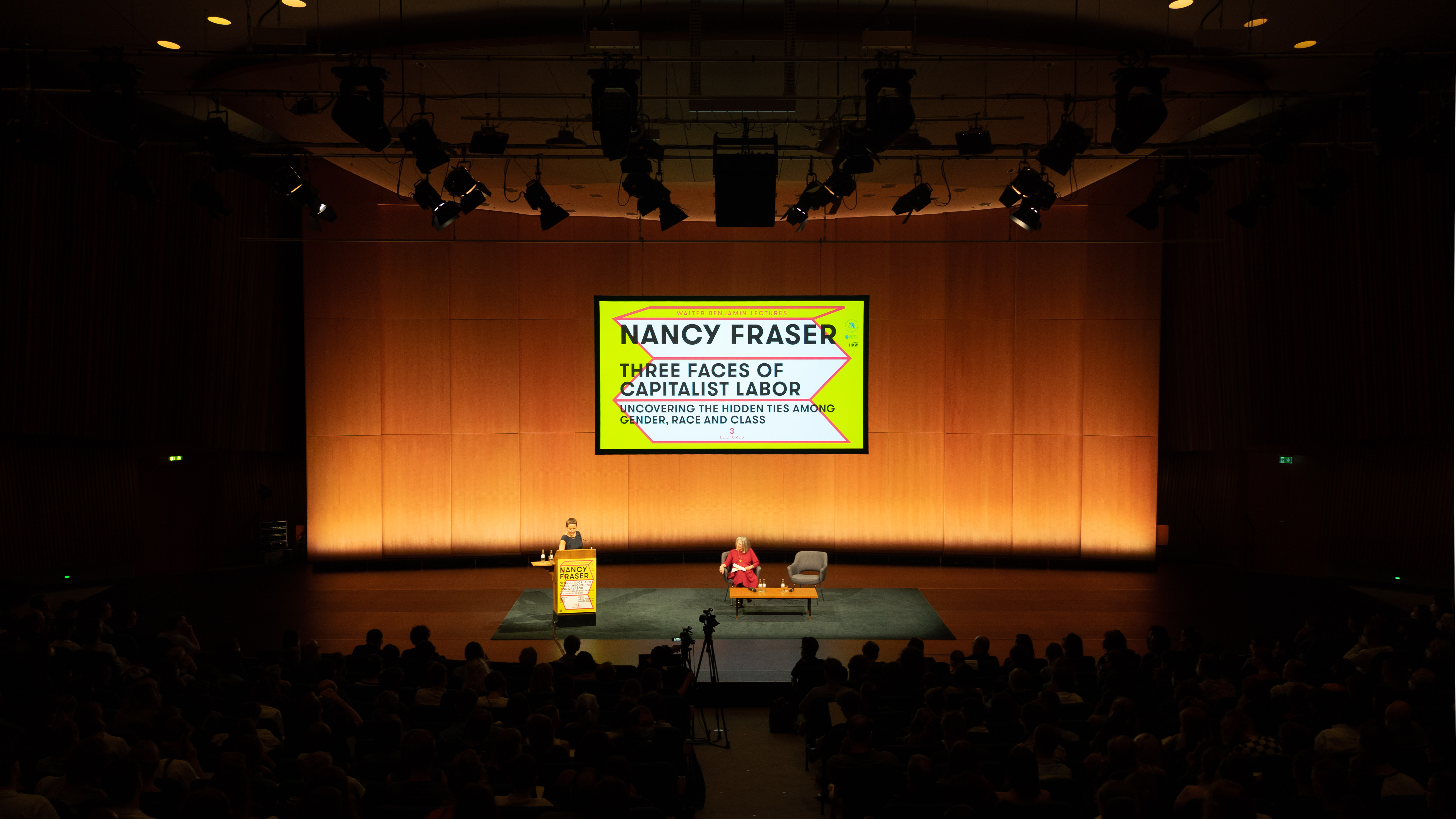 Große Bühne für die Kritische Theorie - Rahel Jaeggi und Nancy Fraser im HKW, Foto: © Marvin Ester